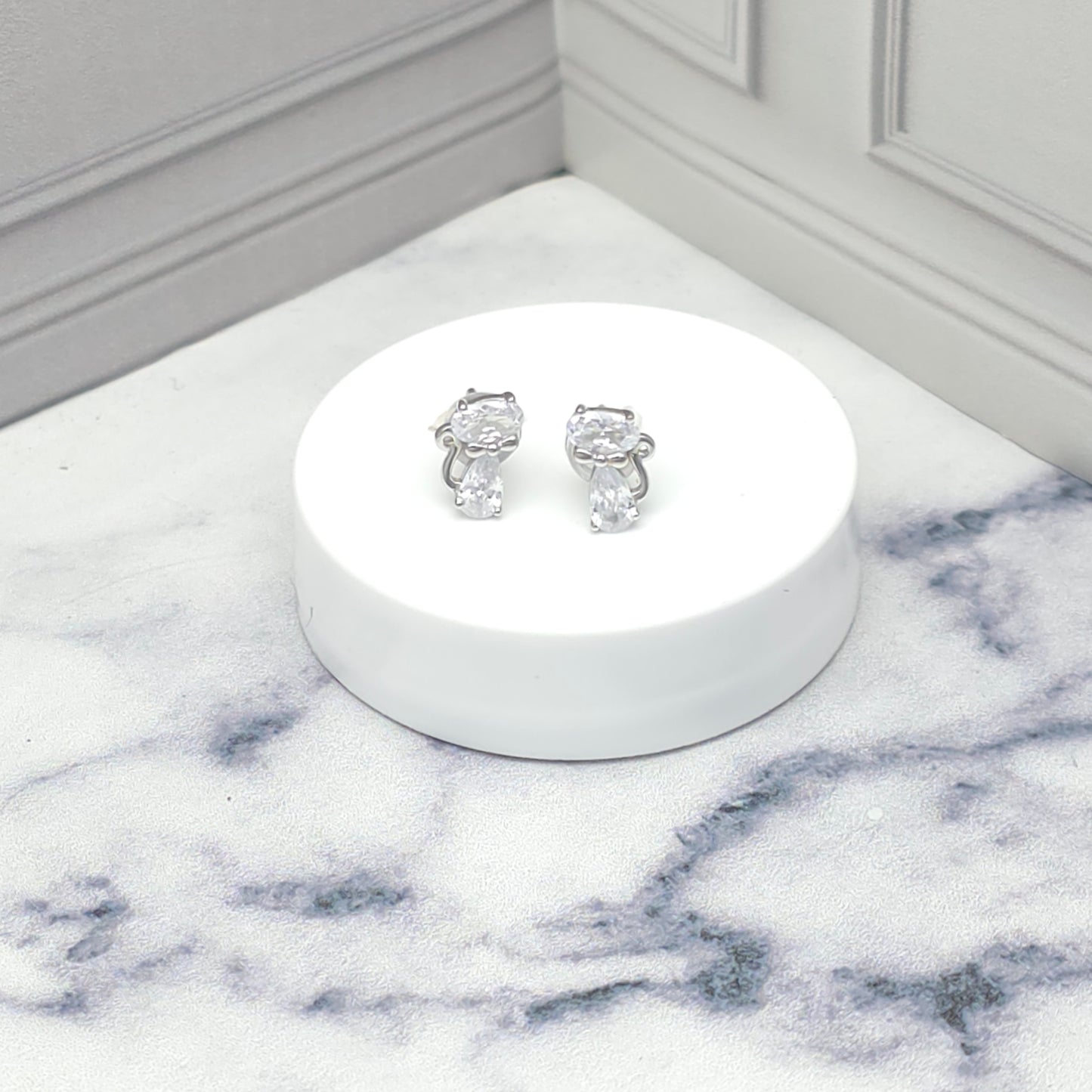 Aretes de plata con diseño de gatito