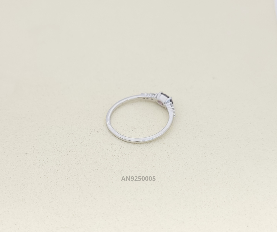 Anillo de plata 925 circonia ovalada rosa