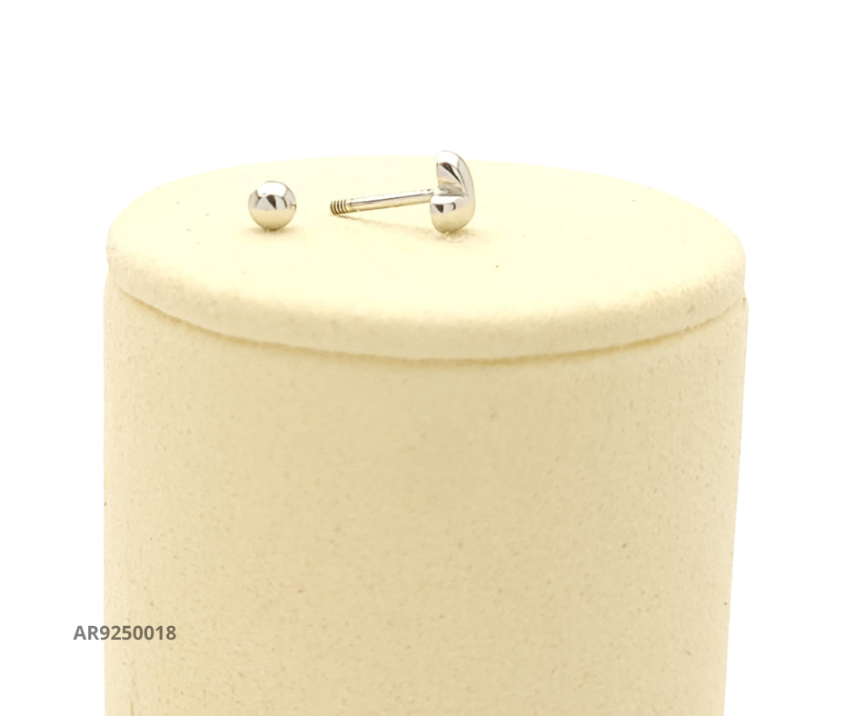 Aretes con diseño de corazón pequeño