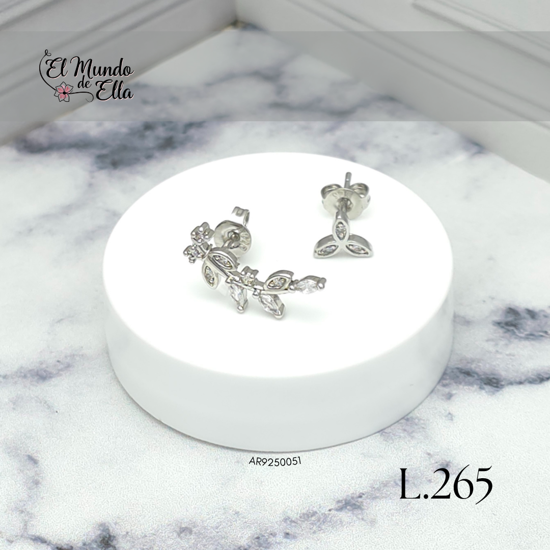 Aretes de Plata con Diseño de Hojas y Zirconias
