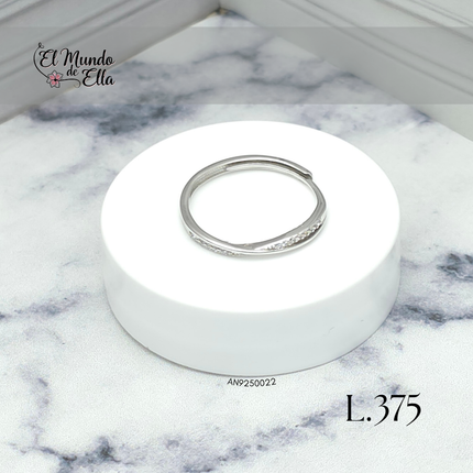 Anillo diseño entrelazado y cintilla de circonias