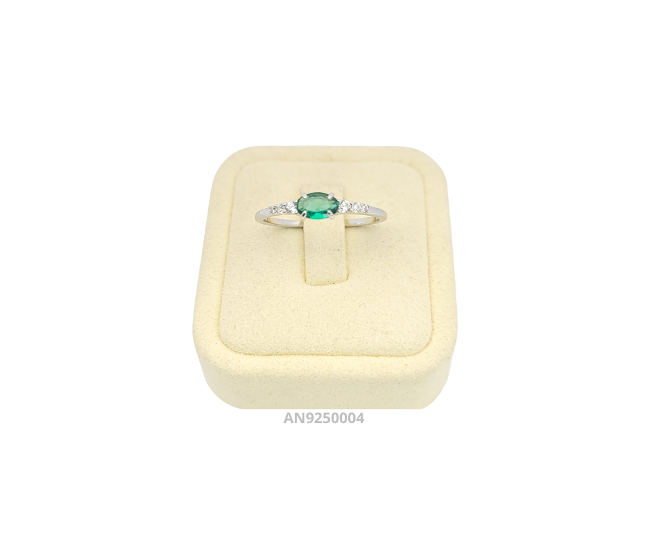 Anillo de plata 925 con circonia ovalada verde esmeralda