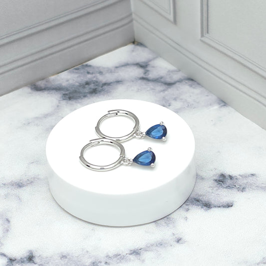Aretes tipo argolla con piedra azul en gota