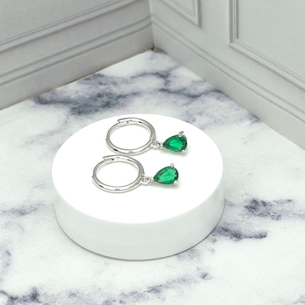 Aretes en plata con piedra en lágrima verde