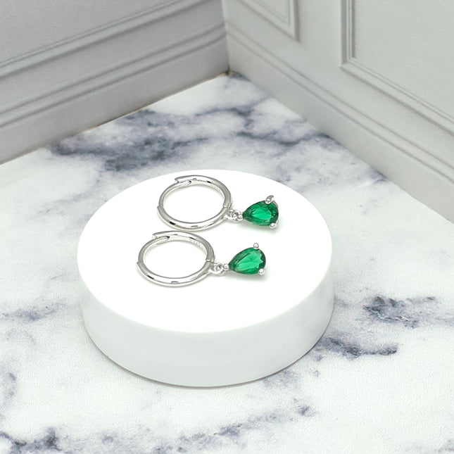 Aretes en plata con piedra en lágrima verde