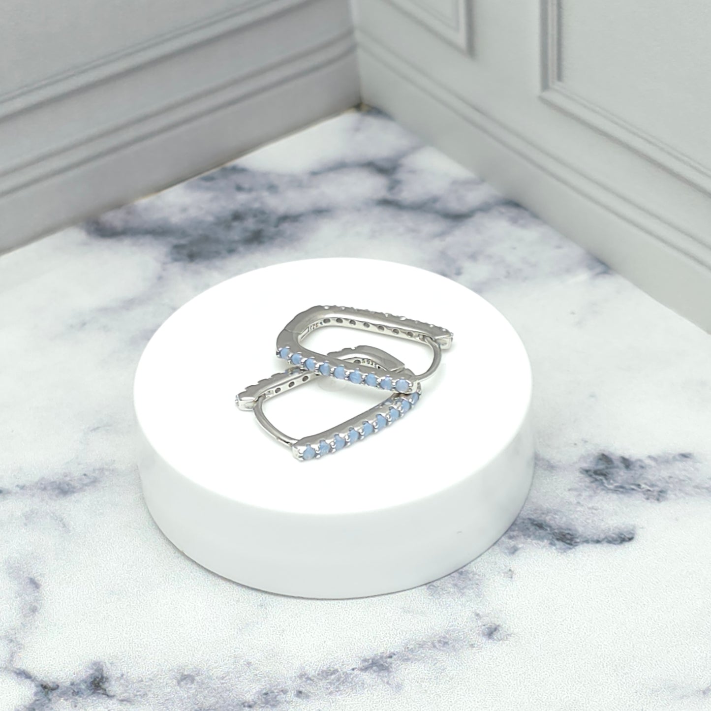 Aretes de plata con incrustaciones de circonias