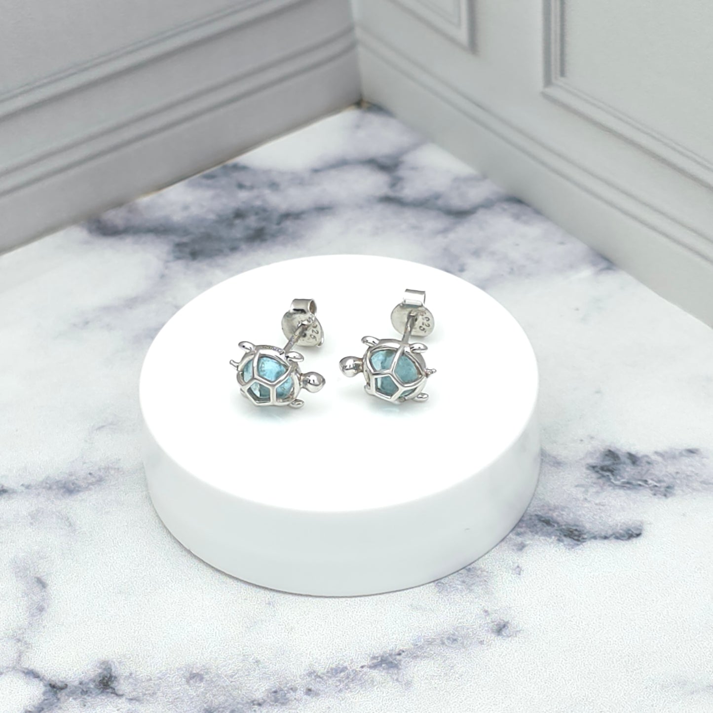 Aretes con diseño de tortuga y piedra turquesa