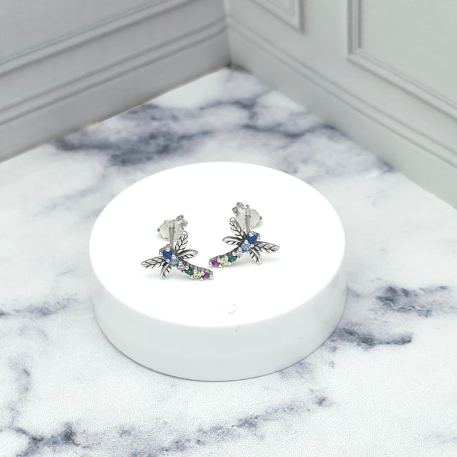 Aretes con diseño de libélula y piedras multicolor
