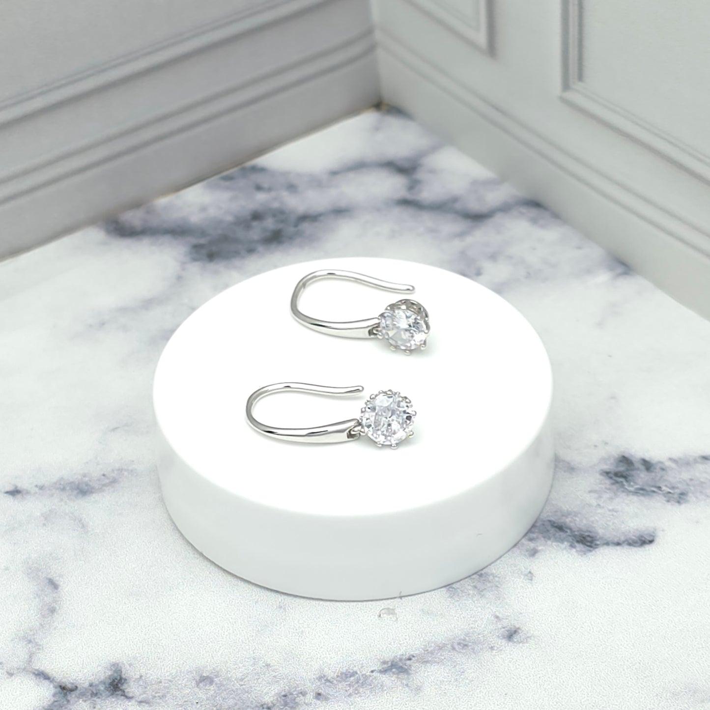 Aretes colgantes con gancho y circonia