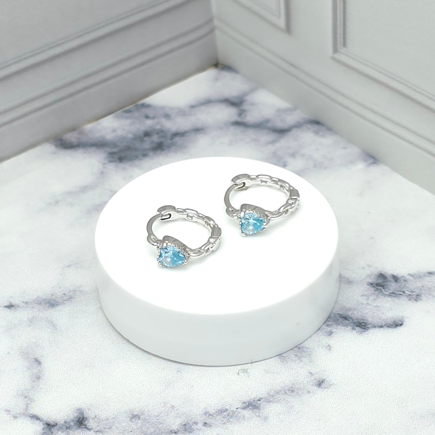 Aretes corazón azul colgante