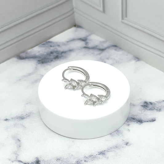 Aretes de plata con diseño floral