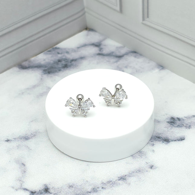 Aretes de plata con diseño de mariposa brillante