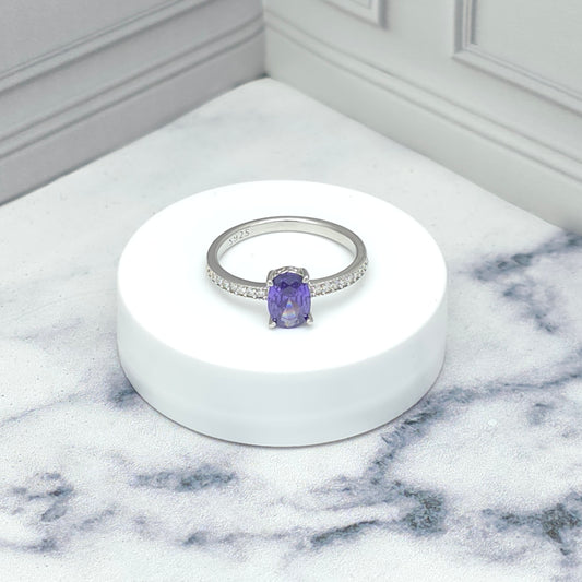 Anillo de plata con piedra lila