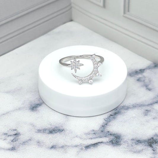 Anillo “Luna de Cristal” con estrellas brillantes