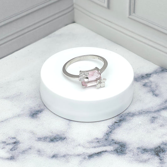 Anillo Rosa con piedra rectangular