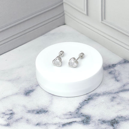 Aretes de plata con corazón de circonia