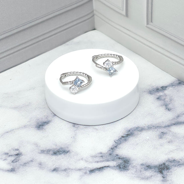 Argollas con detalles brillantes azul