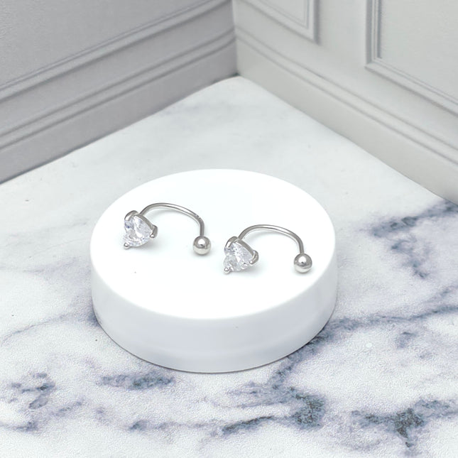 Aretes de plata con circonia en forma de corazón