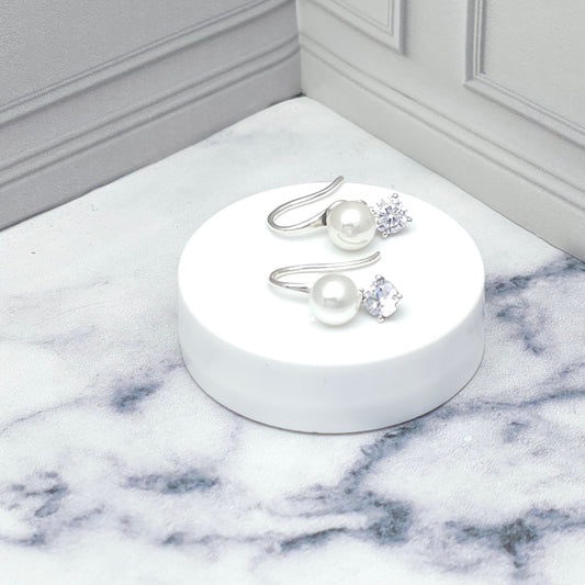 Aretes de plata con perla y circonia brillante