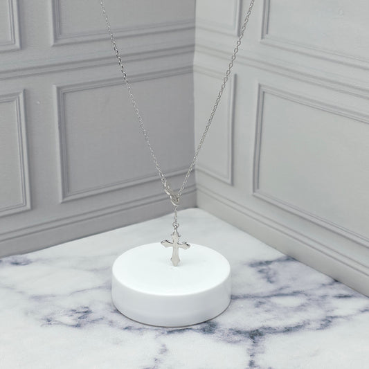 Collar de plata con cruz y símbolo de infinito