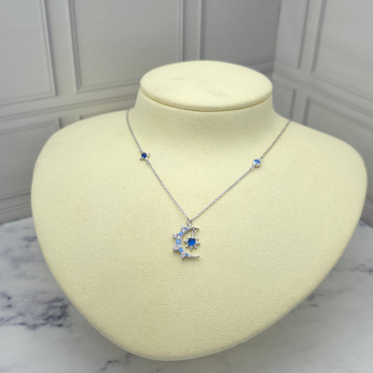 Collar de plata con luna y estrella azul