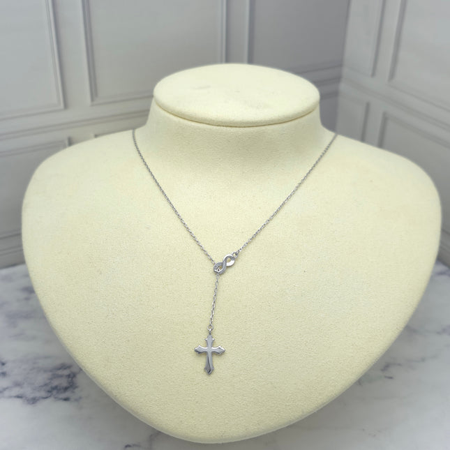 Collar de plata con cruz y símbolo de infinito