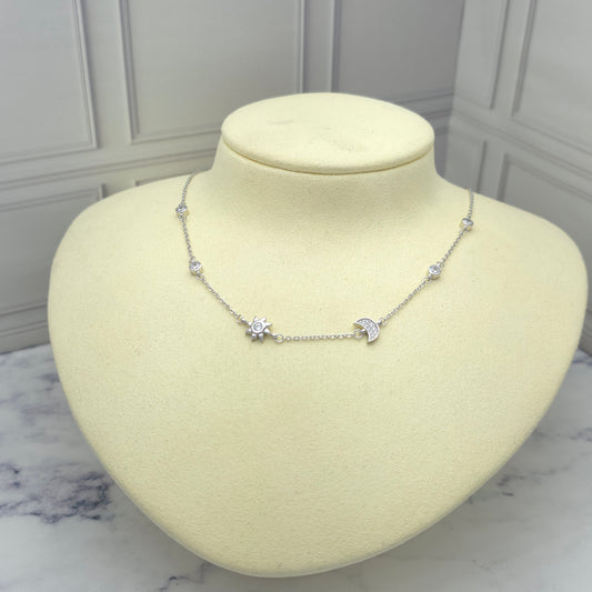 Collar de plata con luna y estrella