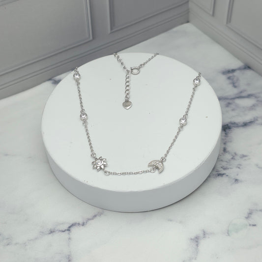 Collar de plata con luna y estrella