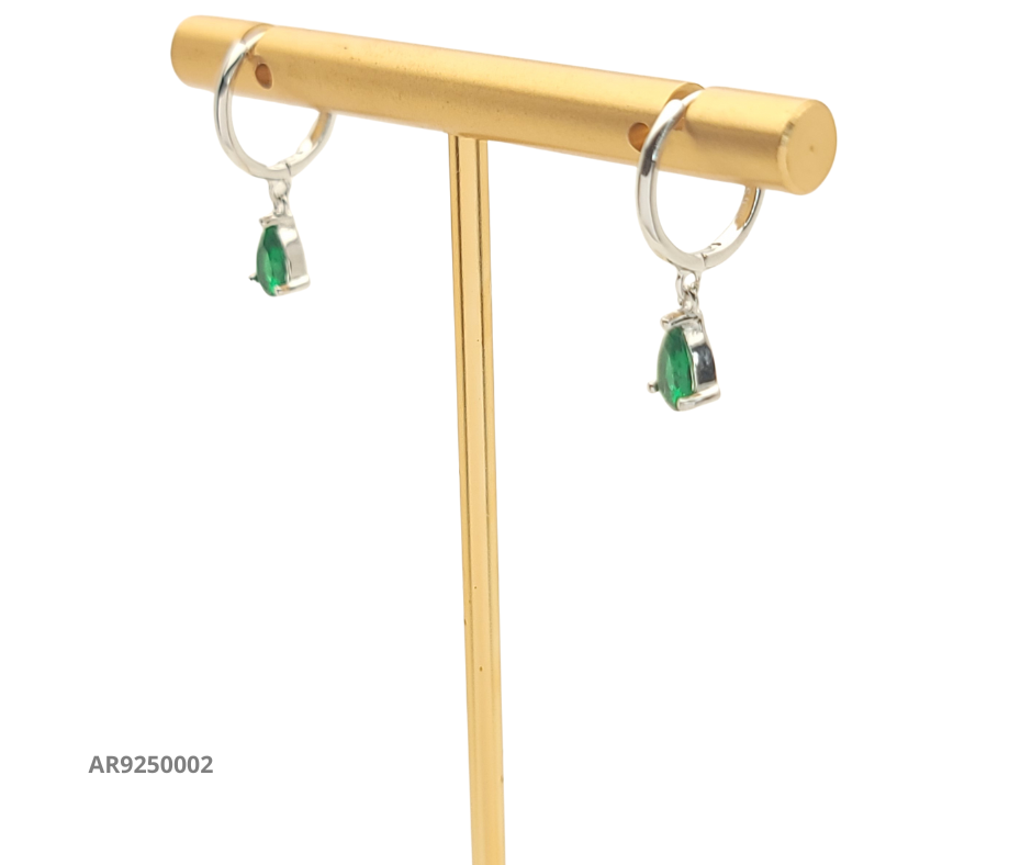 Aretes en plata con piedra en lágrima verde