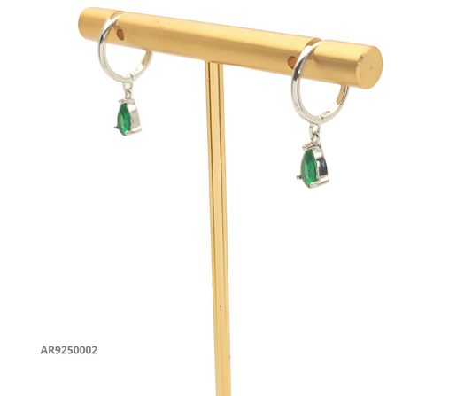 Aretes en plata con piedra en lágrima verde