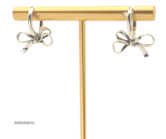 Aretes tipo argolla con dije de moño