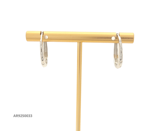 Argollas de plata con grabado de estrellas de circonia