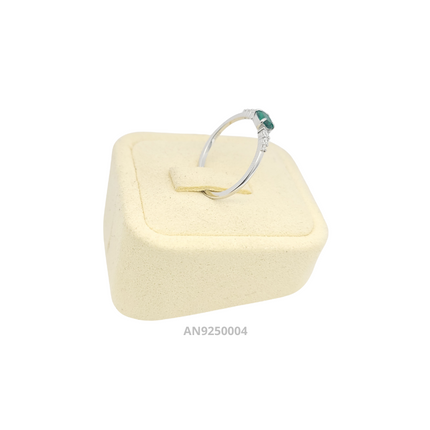 Anillo de plata 925 con circonia ovalada verde esmeralda