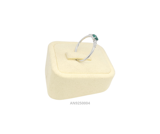 Anillo de plata 925 con circonia ovalada verde esmeralda