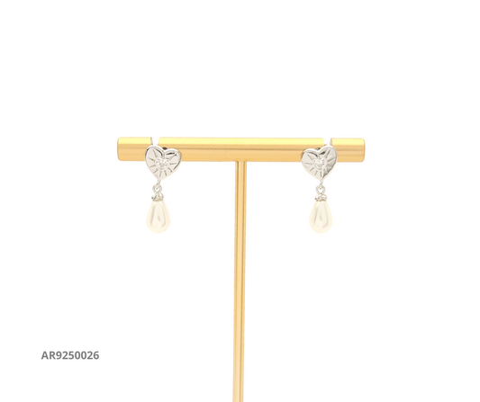 Aretes con corazón y perla colgante