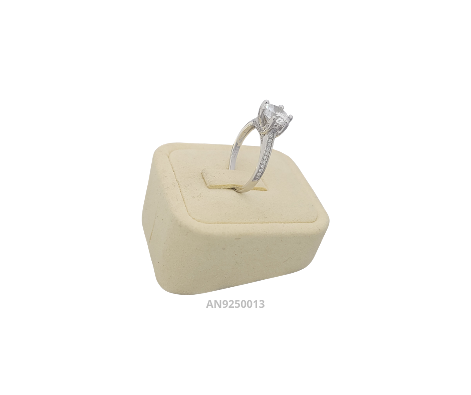 Anillo de plata 925 zirconia central