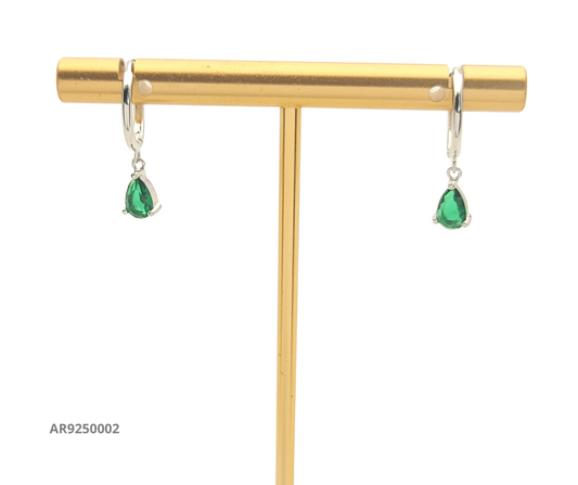 Aretes en plata con piedra en lágrima verde