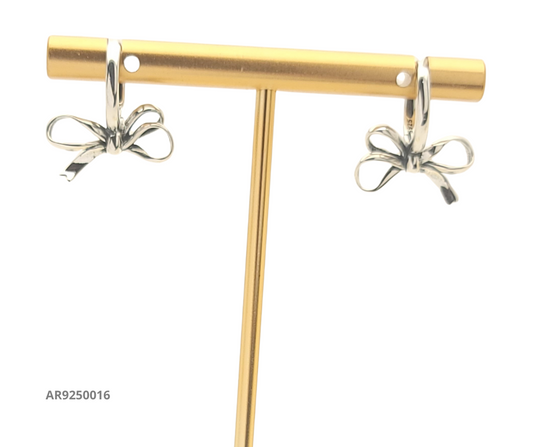 Aretes tipo argolla con dije de moño
