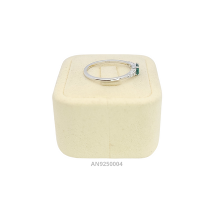 Anillo de plata 925 con circonia ovalada verde esmeralda