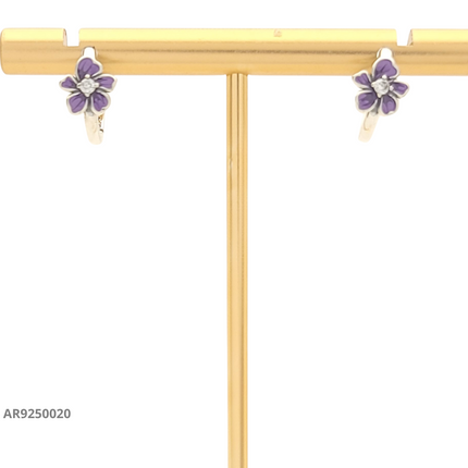 Aretes tipo argolla con flor esmaltada en lila