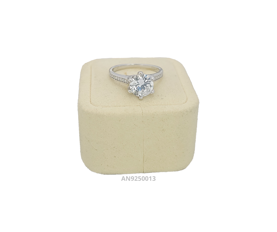 Anillo de plata 925 zirconia central