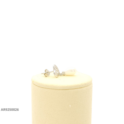 Aretes con corazón y perla colgante
