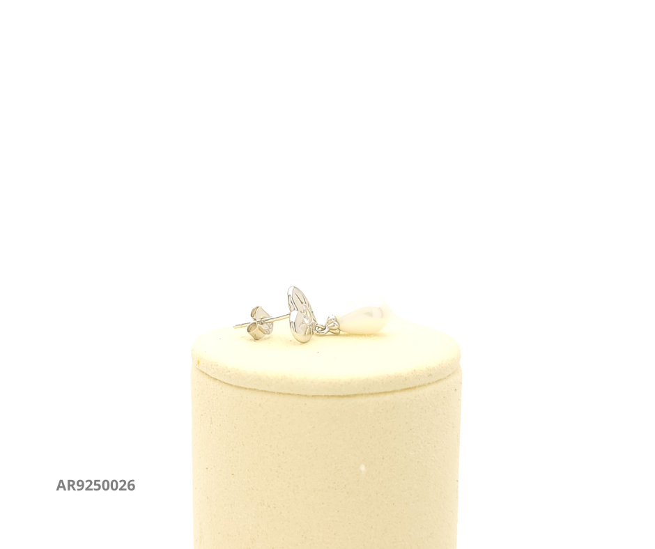 Aretes con corazón y perla colgante