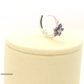 Aretes tipo argolla con flor esmaltada en lila
