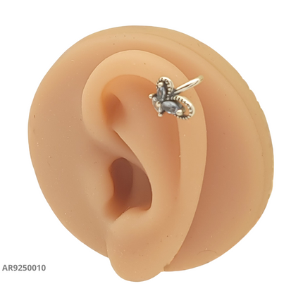 Arete con diseño de mariposa y circonias