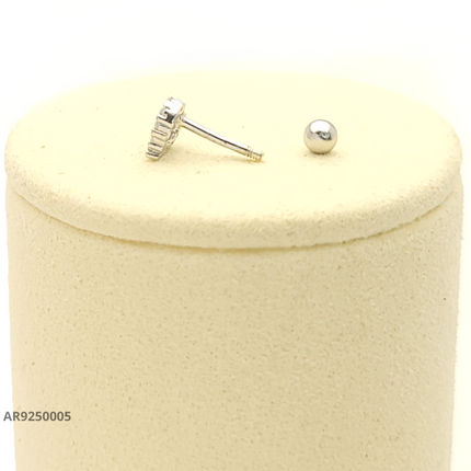 Aretes de plata en forma de corazón con circonias