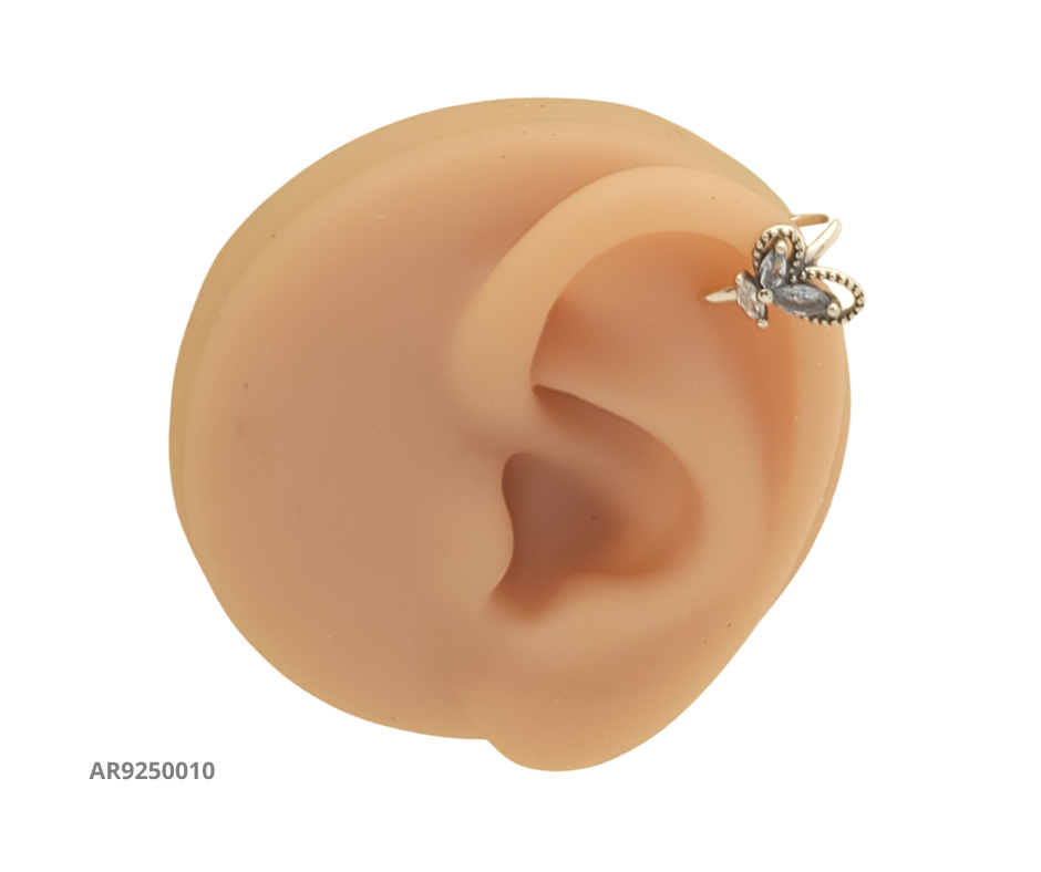 Arete con diseño de mariposa y circonias