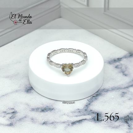 Anillo “Corazón Durazno” con piedra central y aro de brillo completo