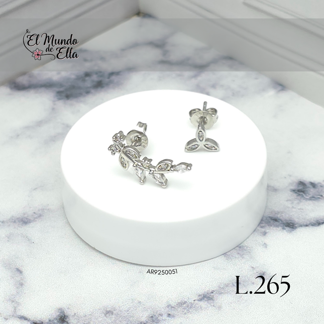Aretes de Plata con Diseño de Hojas y Zirconias