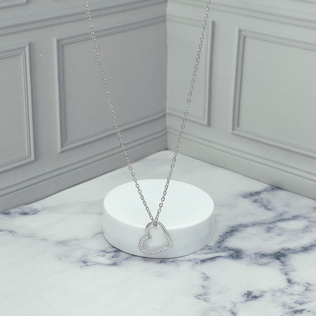 Collar de plata con dije de corazón